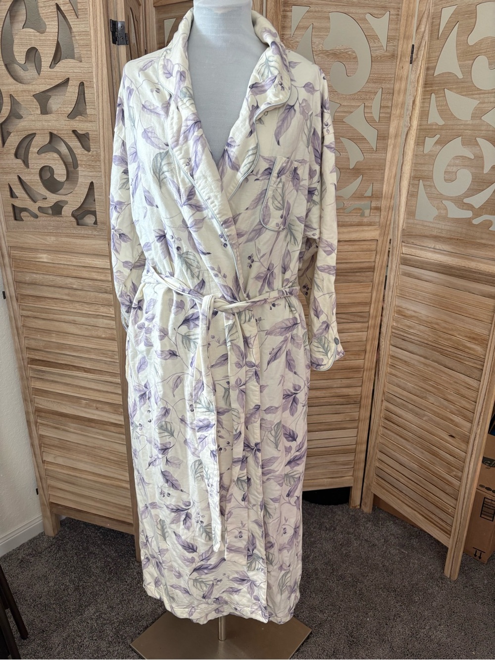 Crabtree & Evelyn Cream and Purple Floral Long Sleeve Robe Size Medium